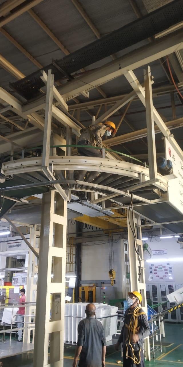 Powered turning (curve) roller conveyor built and installed by Wellman Elevator, Noida